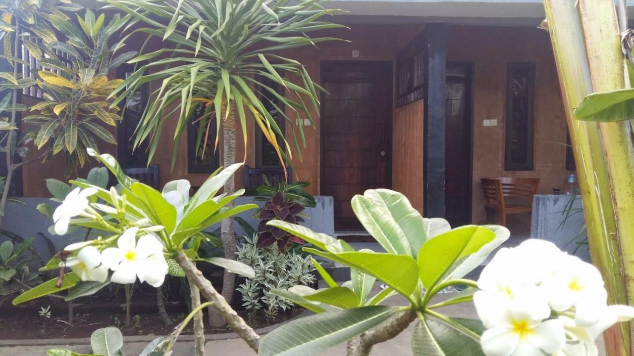 Intan Inn Hostel Quần đảo Gili Ngoại thất bức ảnh
